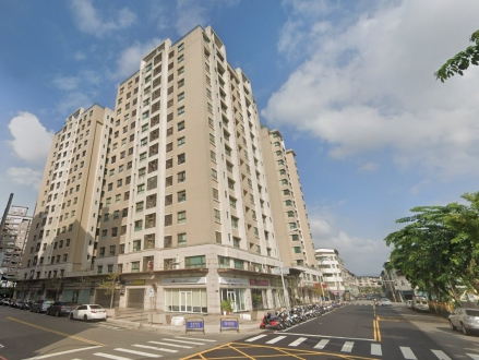 台中市南區南和二街8+10+12號【總太居易】3戶樓店面+3平車｜中興大學｜僑泰中學